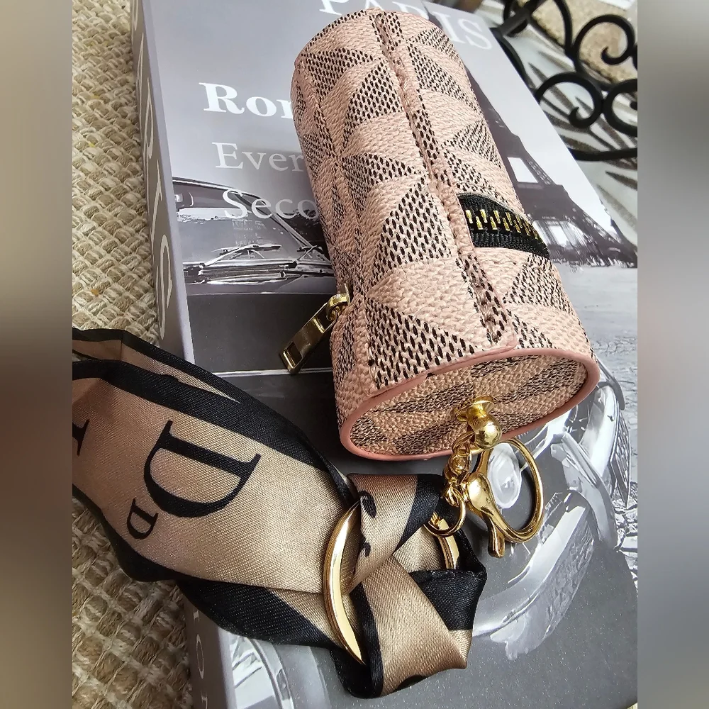 Fashion Pink Purse Charm Mini Bucket Lipstick Case Key Chain New - Picture 3 of 4